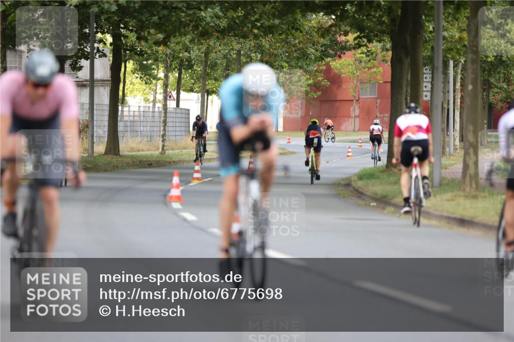 11.08.2024 - GEWOBA Citytriathlon Bremen H.Heesch http://msf.ph/oto/6775698 11.08.2024 11:43:29 Radfahren 770, 846, 868, 925, 967 meine-sportfotos.de