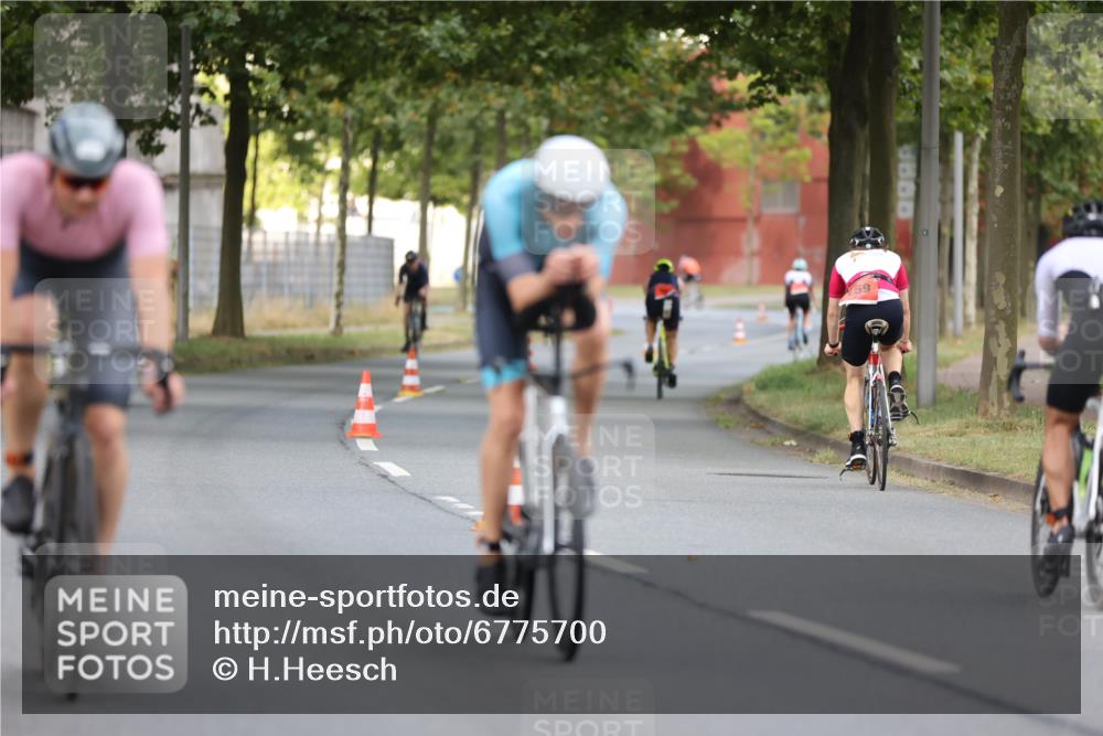 11.08.2024 - GEWOBA Citytriathlon Bremen H.Heesch http://msf.ph/oto/6775700 11.08.2024 11:43:30 Radfahren 770, 846, 868, 925, 967 meine-sportfotos.de