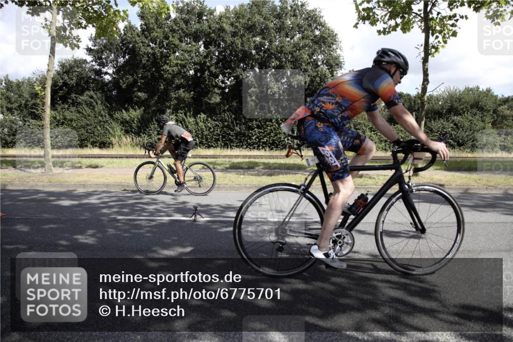 11.08.2024 - GEWOBA Citytriathlon Bremen H.Heesch http://msf.ph/oto/6775701 11.08.2024 11:50:45 Radfahren 741, 748, 783, 963, 966, 992, 1021, 1027 meine-sportfotos.de