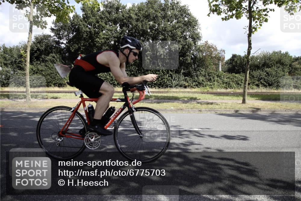 11.08.2024 - GEWOBA Citytriathlon Bremen H.Heesch http://msf.ph/oto/6775703 11.08.2024 11:50:46 Radfahren 741, 748, 783, 963, 966, 1021, 1027 meine-sportfotos.de