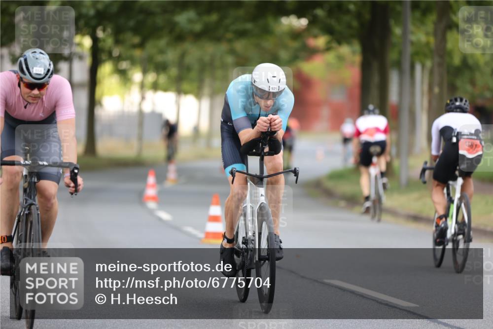 11.08.2024 - GEWOBA Citytriathlon Bremen H.Heesch http://msf.ph/oto/6775704 11.08.2024 11:43:30 Radfahren 770, 846, 868, 925, 967 meine-sportfotos.de