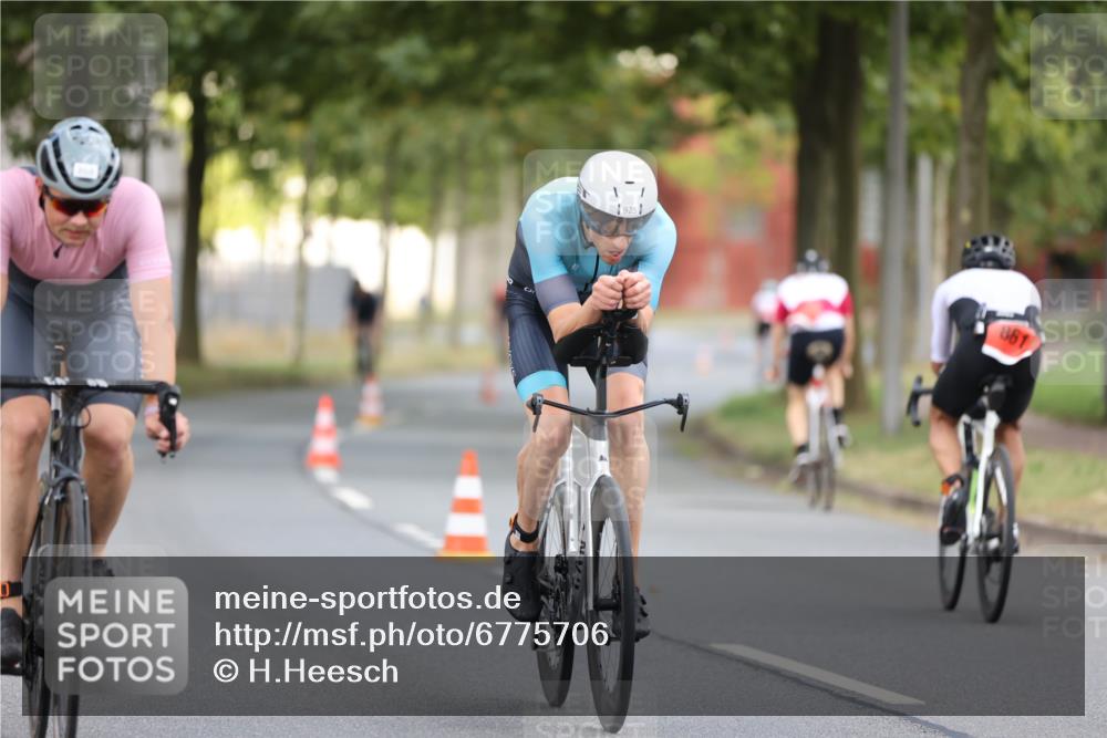 11.08.2024 - GEWOBA Citytriathlon Bremen H.Heesch http://msf.ph/oto/6775706 11.08.2024 11:43:30 Radfahren 770, 846, 868, 925, 967 meine-sportfotos.de