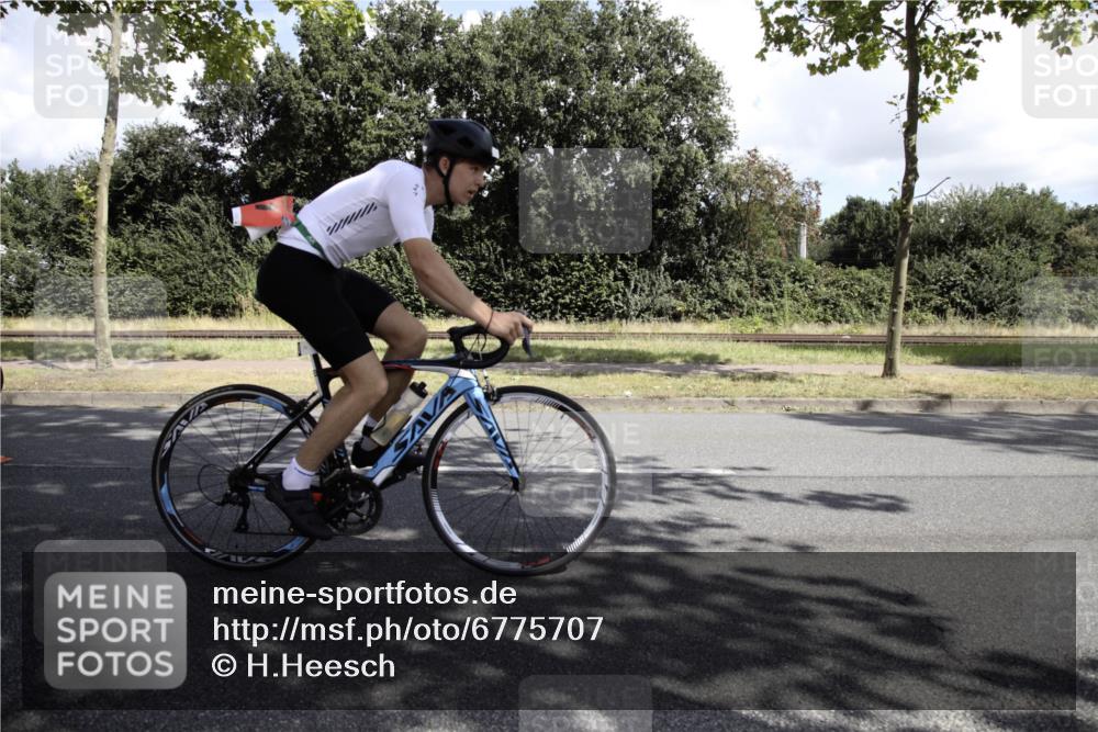 11.08.2024 - GEWOBA Citytriathlon Bremen H.Heesch http://msf.ph/oto/6775707 11.08.2024 11:50:48 Radfahren 741, 748, 783, 934, 963, 966, 1021, 1027 meine-sportfotos.de