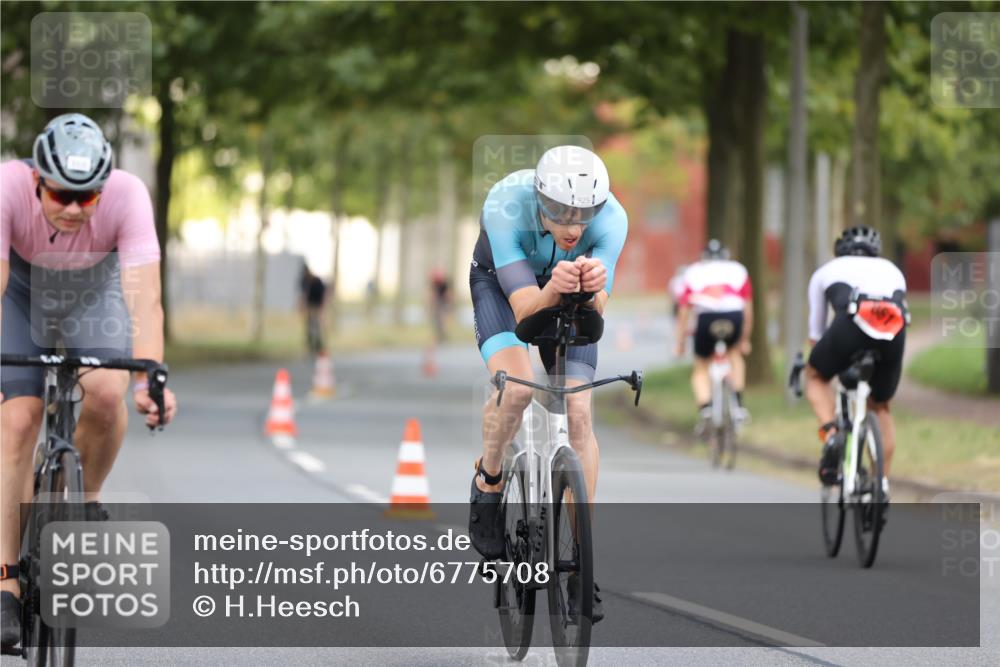 11.08.2024 - GEWOBA Citytriathlon Bremen H.Heesch http://msf.ph/oto/6775708 11.08.2024 11:43:30 Radfahren 770, 846, 868, 925, 967 meine-sportfotos.de