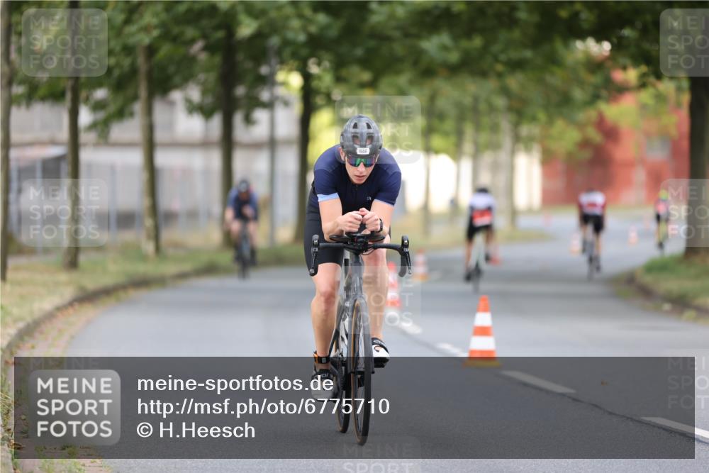 11.08.2024 - GEWOBA Citytriathlon Bremen H.Heesch http://msf.ph/oto/6775710 11.08.2024 11:43:33 Radfahren 770, 846, 868, 925, 967 meine-sportfotos.de
