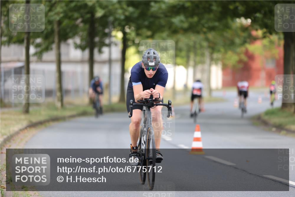 11.08.2024 - GEWOBA Citytriathlon Bremen H.Heesch http://msf.ph/oto/6775712 11.08.2024 11:43:33 Radfahren 770, 846, 868, 925, 967 meine-sportfotos.de