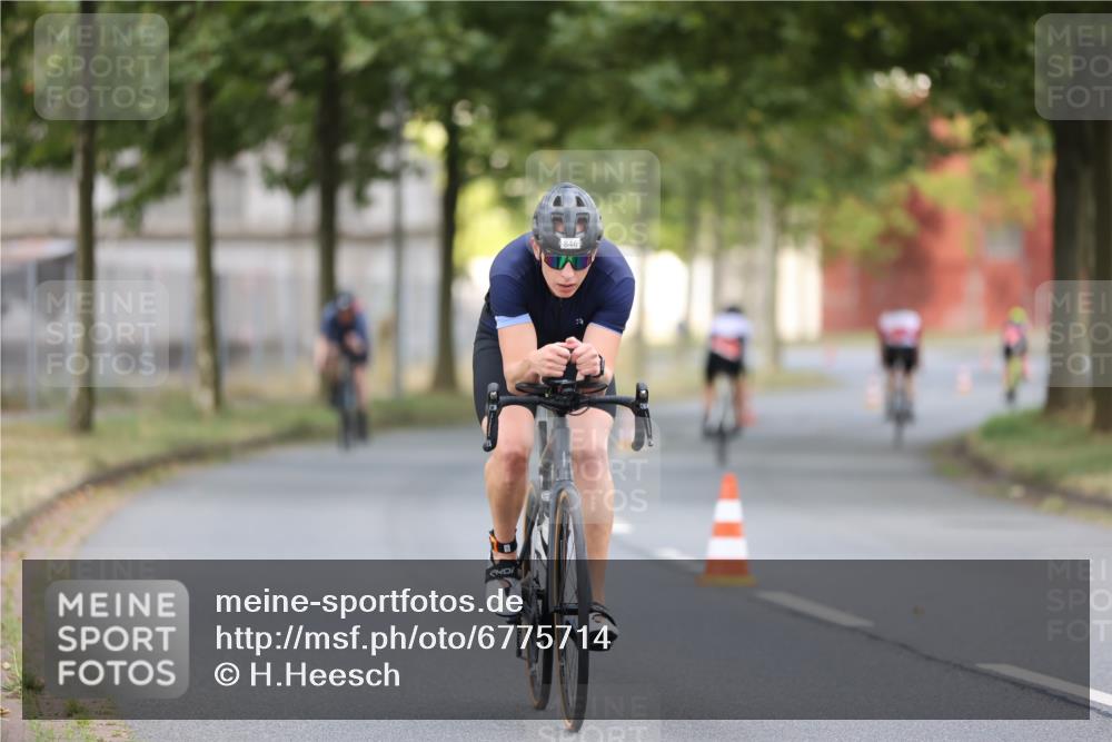 11.08.2024 - GEWOBA Citytriathlon Bremen H.Heesch http://msf.ph/oto/6775714 11.08.2024 11:43:33 Radfahren 770, 846, 868, 925, 967 meine-sportfotos.de