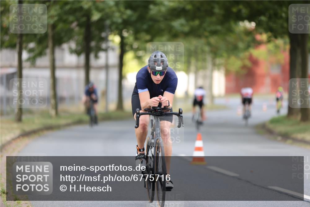 11.08.2024 - GEWOBA Citytriathlon Bremen H.Heesch http://msf.ph/oto/6775716 11.08.2024 11:43:33 Radfahren 770, 846, 868, 925, 967 meine-sportfotos.de