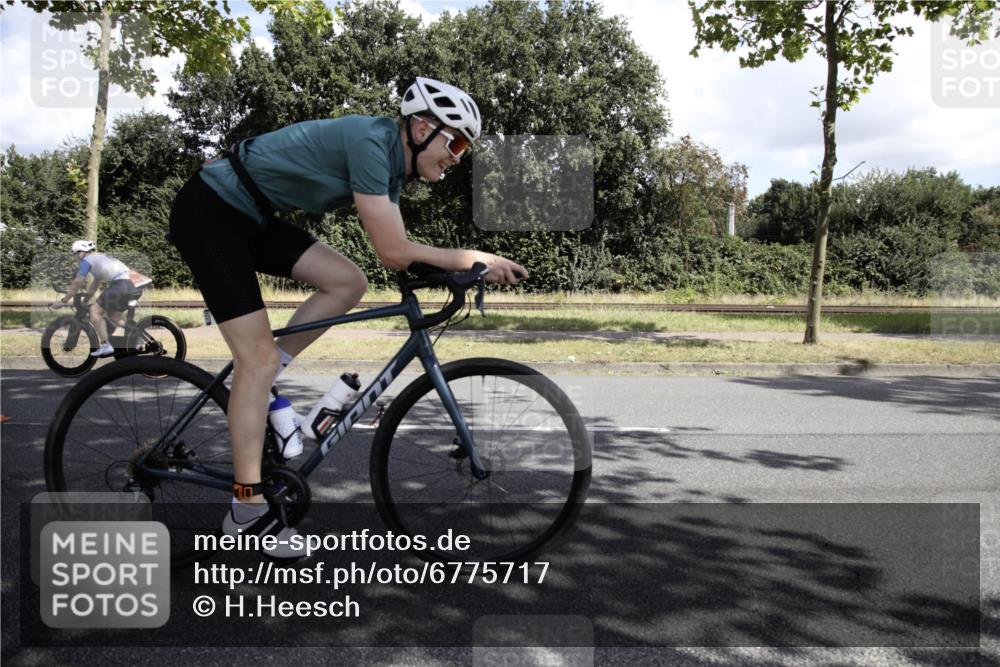 11.08.2024 - GEWOBA Citytriathlon Bremen H.Heesch http://msf.ph/oto/6775717 11.08.2024 11:51:08 Radfahren 742, 803, 812, 863, 892, 908, 934 meine-sportfotos.de