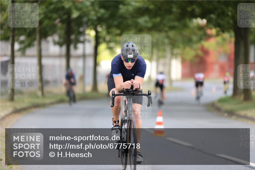 11.08.2024 - GEWOBA Citytriathlon Bremen H.Heesch http://msf.ph/oto/6775718 11.08.2024 11:43:33 Radfahren 770, 846, 868, 925, 967 meine-sportfotos.de