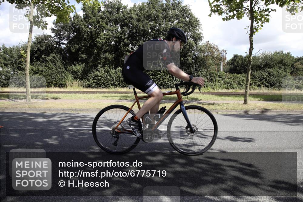 11.08.2024 - GEWOBA Citytriathlon Bremen H.Heesch http://msf.ph/oto/6775719 11.08.2024 11:51:20 Radfahren 803, 863, 993 meine-sportfotos.de