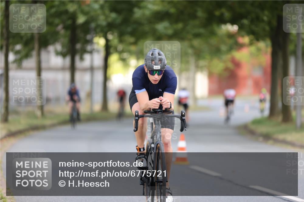11.08.2024 - GEWOBA Citytriathlon Bremen H.Heesch http://msf.ph/oto/6775721 11.08.2024 11:43:33 Radfahren 770, 846, 868, 925, 967 meine-sportfotos.de