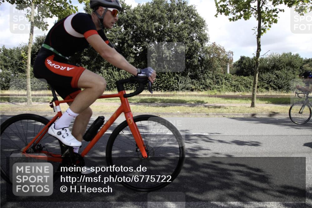 11.08.2024 - GEWOBA Citytriathlon Bremen H.Heesch http://msf.ph/oto/6775722 11.08.2024 11:51:20 Radfahren 803, 863, 993 meine-sportfotos.de