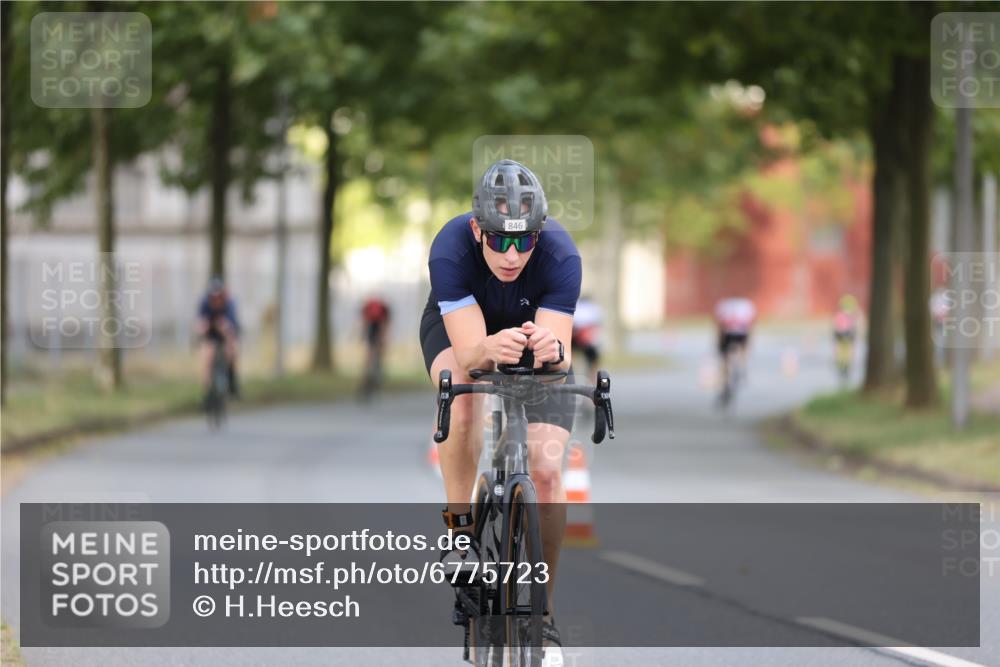 11.08.2024 - GEWOBA Citytriathlon Bremen H.Heesch http://msf.ph/oto/6775723 11.08.2024 11:43:33 Radfahren 770, 846, 868, 925, 967 meine-sportfotos.de