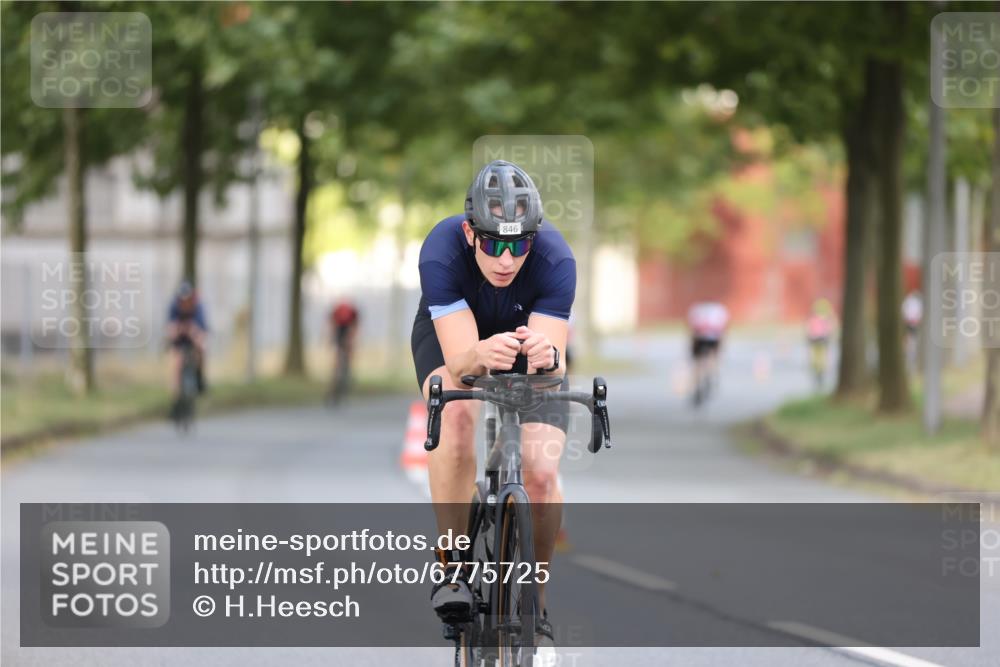 11.08.2024 - GEWOBA Citytriathlon Bremen H.Heesch http://msf.ph/oto/6775725 11.08.2024 11:43:33 Radfahren 770, 846, 868, 925, 967 meine-sportfotos.de