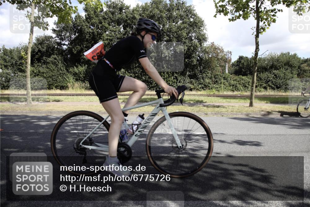 11.08.2024 - GEWOBA Citytriathlon Bremen H.Heesch http://msf.ph/oto/6775726 11.08.2024 11:51:32 Radfahren 793, 876, 993, 1034 meine-sportfotos.de