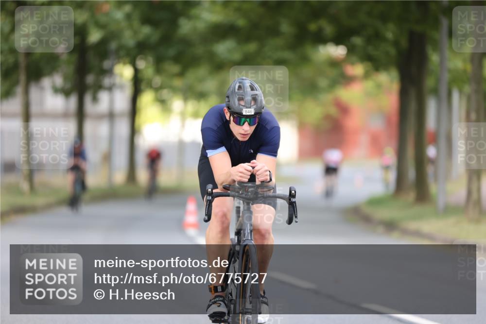 11.08.2024 - GEWOBA Citytriathlon Bremen H.Heesch http://msf.ph/oto/6775727 11.08.2024 11:43:33 Radfahren 770, 846, 868, 925, 967 meine-sportfotos.de