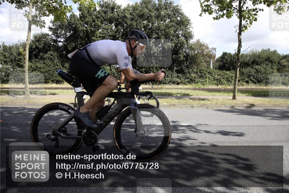 11.08.2024 - GEWOBA Citytriathlon Bremen H.Heesch http://msf.ph/oto/6775728 11.08.2024 11:51:33 Radfahren 793, 876, 993, 1034 meine-sportfotos.de