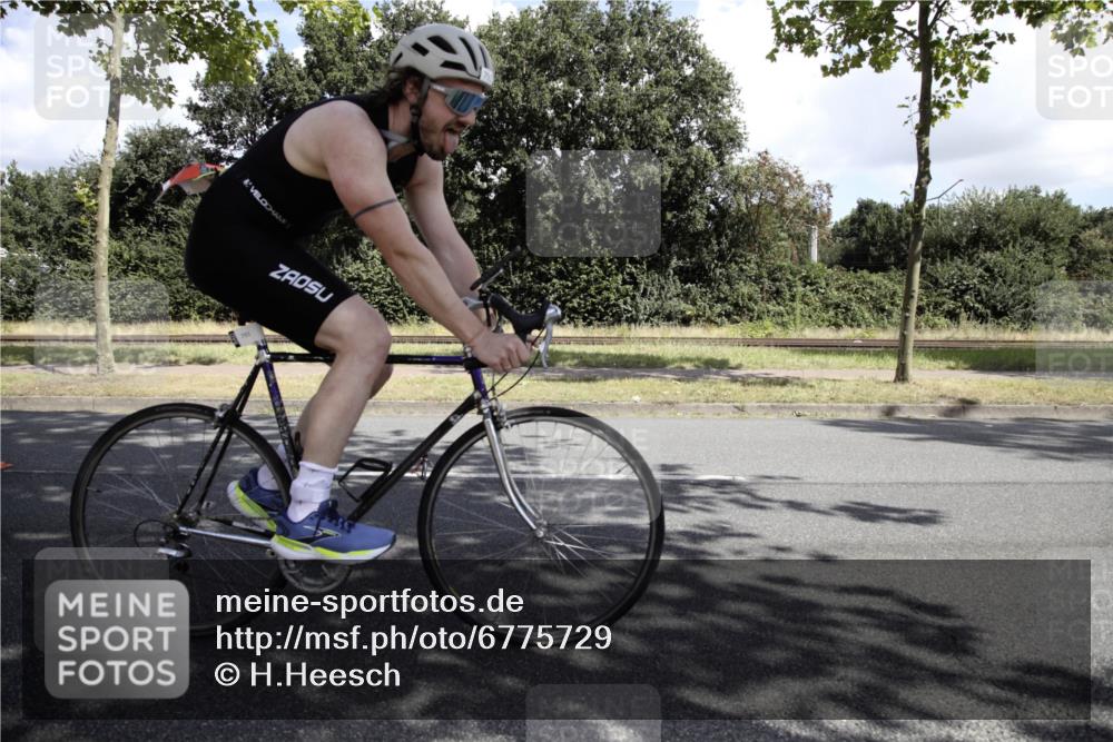 11.08.2024 - GEWOBA Citytriathlon Bremen H.Heesch http://msf.ph/oto/6775729 11.08.2024 11:51:38 Radfahren 793, 797, 817, 876, 993, 1034 meine-sportfotos.de