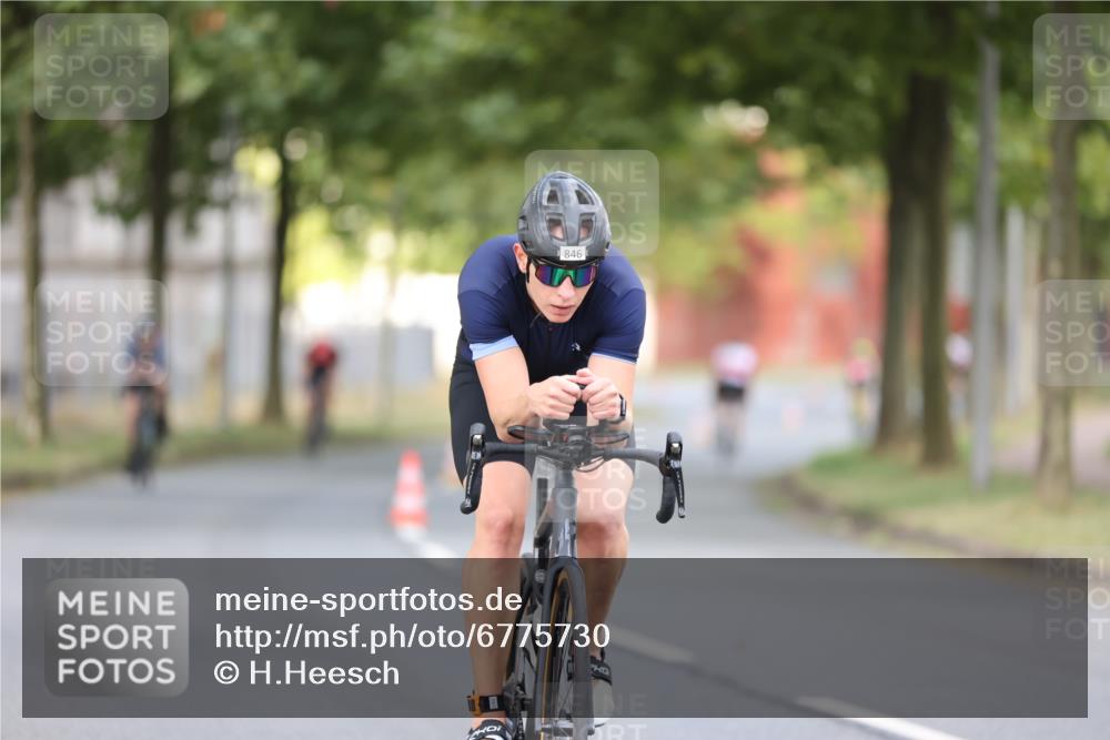 11.08.2024 - GEWOBA Citytriathlon Bremen H.Heesch http://msf.ph/oto/6775730 11.08.2024 11:43:33 Radfahren 770, 846, 868, 925, 967 meine-sportfotos.de