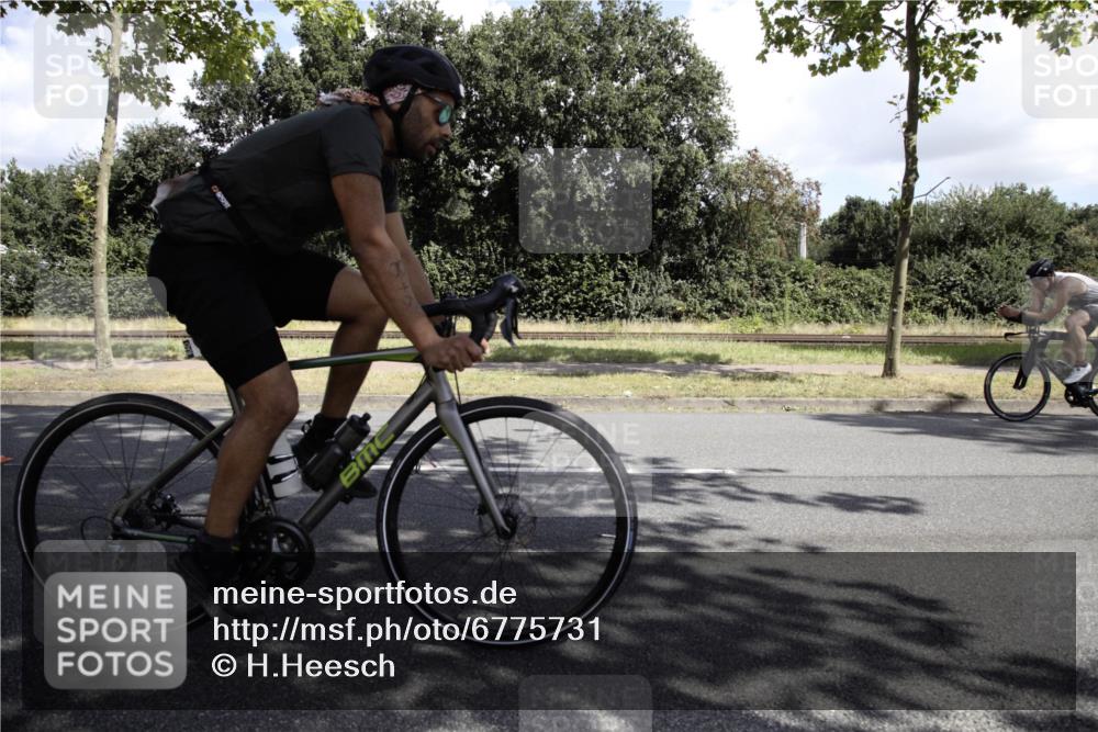 11.08.2024 - GEWOBA Citytriathlon Bremen H.Heesch http://msf.ph/oto/6775731 11.08.2024 11:51:40 Radfahren 793, 797, 817, 876, 1034 meine-sportfotos.de