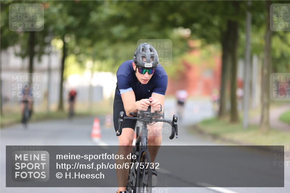 11.08.2024 - GEWOBA Citytriathlon Bremen H.Heesch http://msf.ph/oto/6775732 11.08.2024 11:43:33 Radfahren 770, 846, 868, 925, 967 meine-sportfotos.de