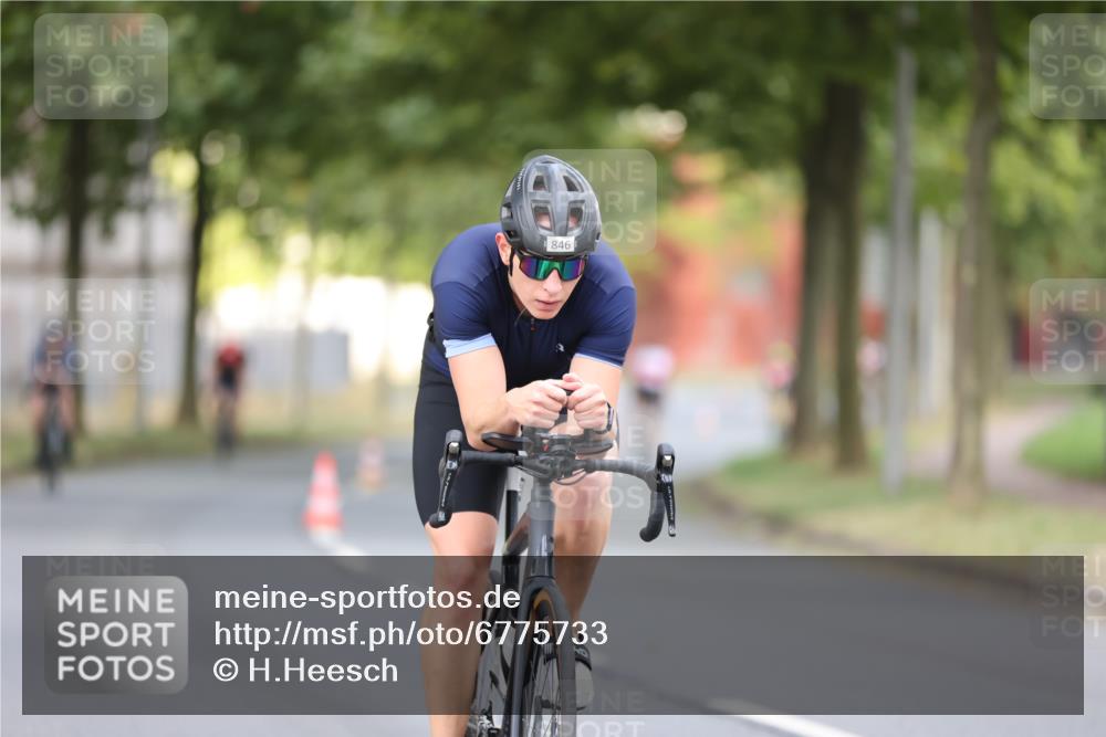 11.08.2024 - GEWOBA Citytriathlon Bremen H.Heesch http://msf.ph/oto/6775733 11.08.2024 11:43:34 Radfahren 770, 846, 868, 925, 967 meine-sportfotos.de