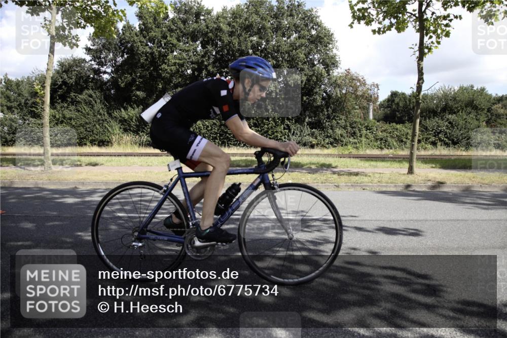 11.08.2024 - GEWOBA Citytriathlon Bremen H.Heesch http://msf.ph/oto/6775734 11.08.2024 11:51:49 Radfahren 743, 793, 797, 817, 988, 1034 meine-sportfotos.de