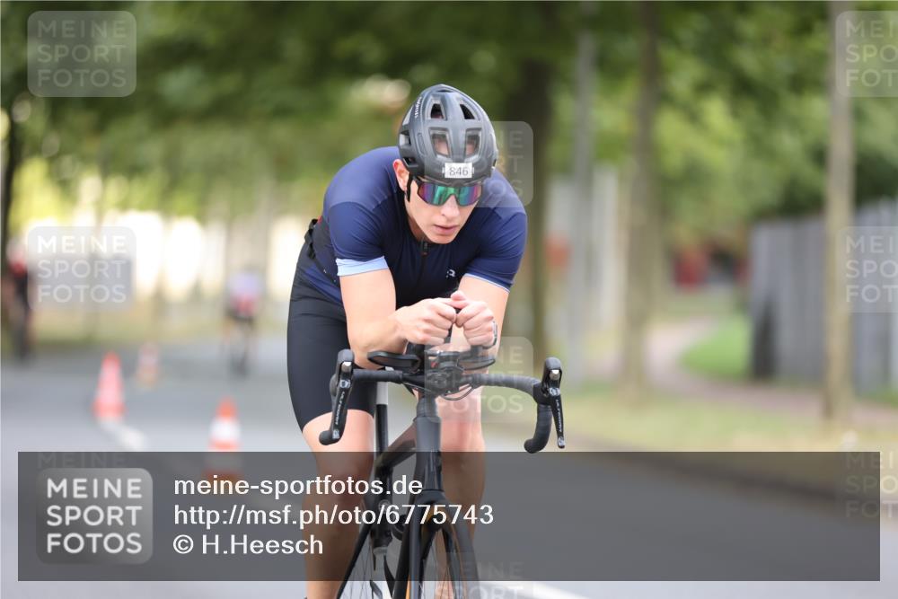 11.08.2024 - GEWOBA Citytriathlon Bremen H.Heesch http://msf.ph/oto/6775743 11.08.2024 11:43:34 Radfahren 770, 846, 868, 925, 967 meine-sportfotos.de