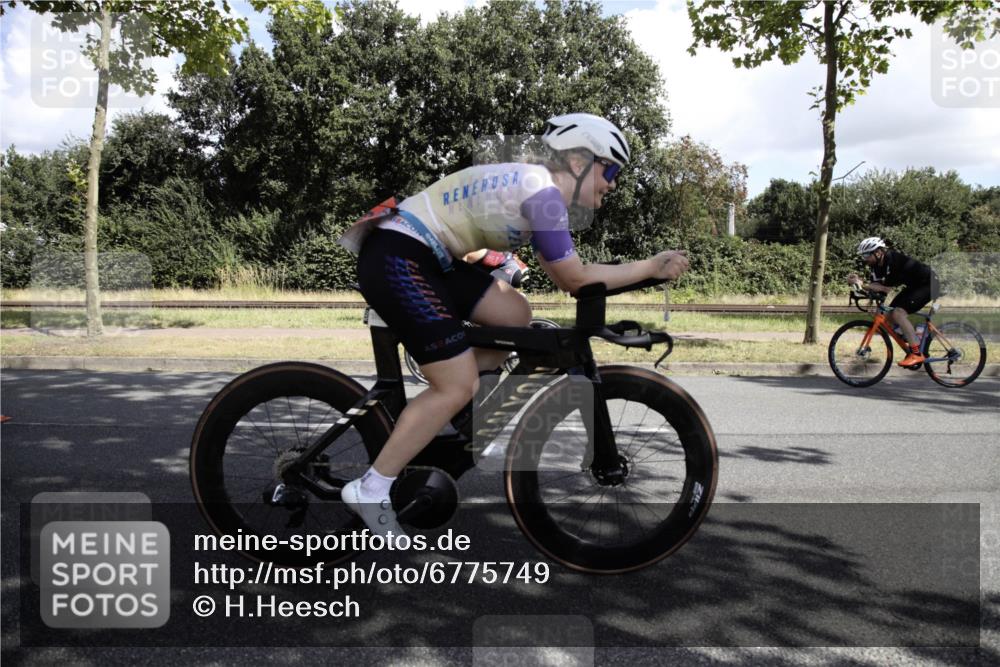 11.08.2024 - GEWOBA Citytriathlon Bremen H.Heesch http://msf.ph/oto/6775749 11.08.2024 11:52:05 Radfahren 743, 794, 818, 932, 945, 988, 1016, 1017 meine-sportfotos.de