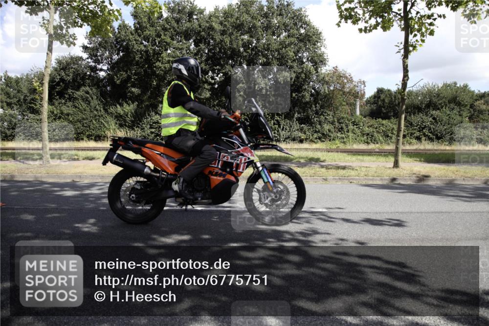 11.08.2024 - GEWOBA Citytriathlon Bremen H.Heesch http://msf.ph/oto/6775751 11.08.2024 11:52:06 Radfahren 743, 794, 818, 932, 945, 988, 1016, 1017 meine-sportfotos.de