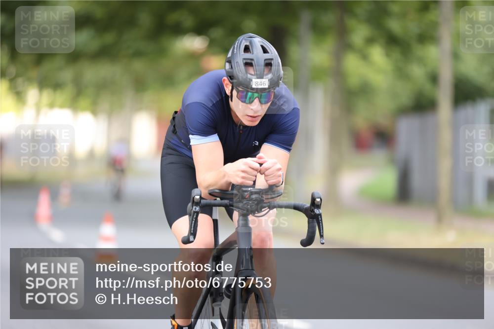 11.08.2024 - GEWOBA Citytriathlon Bremen H.Heesch http://msf.ph/oto/6775753 11.08.2024 11:43:34 Radfahren 770, 846, 868, 925, 967 meine-sportfotos.de