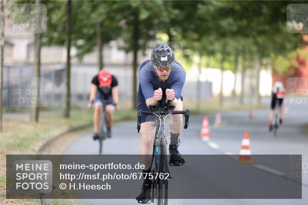 11.08.2024 - GEWOBA Citytriathlon Bremen H.Heesch http://msf.ph/oto/6775762 11.08.2024 11:43:38 Radfahren 770, 846, 868, 925 meine-sportfotos.de