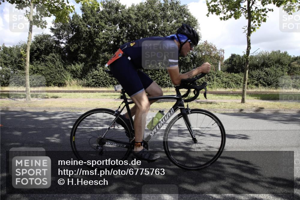 11.08.2024 - GEWOBA Citytriathlon Bremen H.Heesch http://msf.ph/oto/6775763 11.08.2024 11:52:12 Radfahren 743, 745, 762, 794, 818, 889, 932, 945, 1016, 1017 meine-sportfotos.de