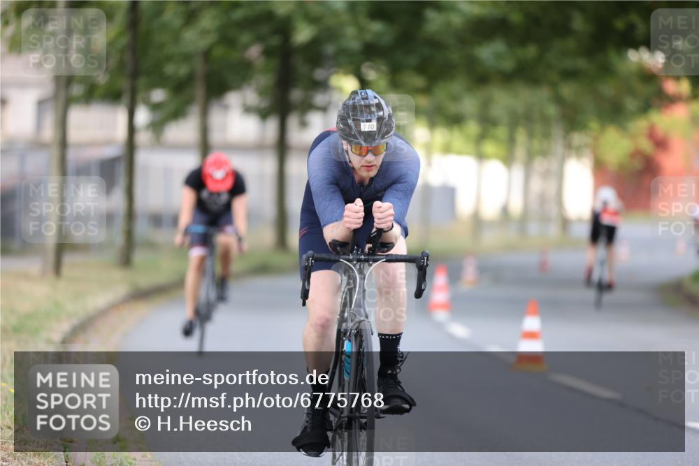 11.08.2024 - GEWOBA Citytriathlon Bremen H.Heesch http://msf.ph/oto/6775768 11.08.2024 11:43:38 Radfahren 770, 846, 868, 925 meine-sportfotos.de