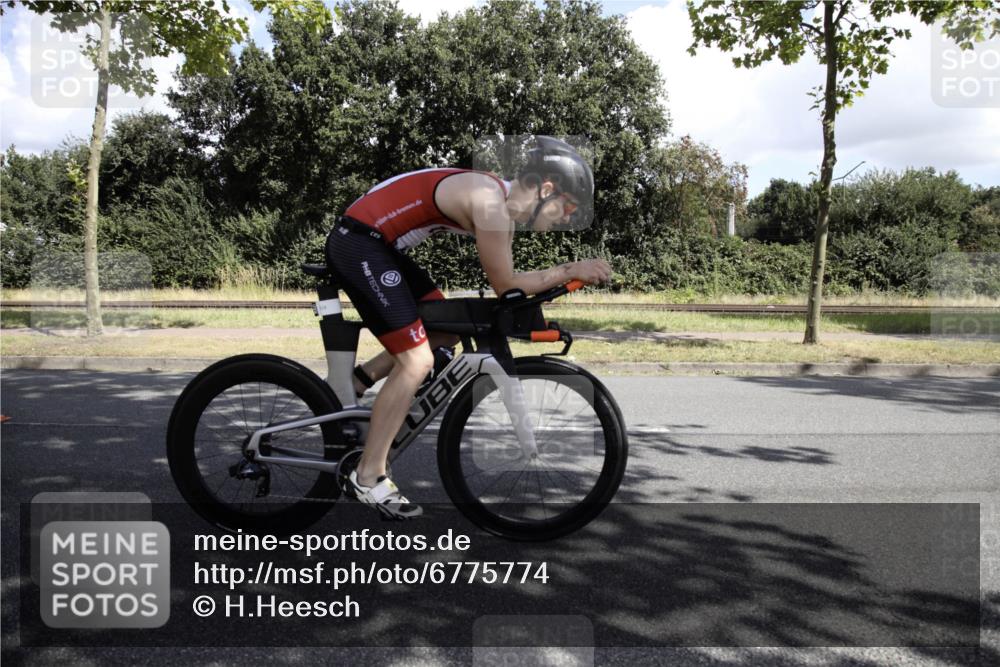 11.08.2024 - GEWOBA Citytriathlon Bremen H.Heesch http://msf.ph/oto/6775774 11.08.2024 11:52:16 Radfahren 745, 762, 794, 818, 889, 932, 945, 1017 meine-sportfotos.de