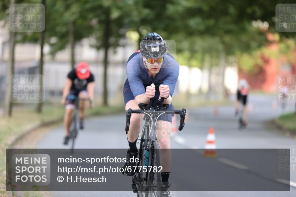 11.08.2024 - GEWOBA Citytriathlon Bremen H.Heesch http://msf.ph/oto/6775782 11.08.2024 11:43:38 Radfahren 770, 846, 868, 925 meine-sportfotos.de