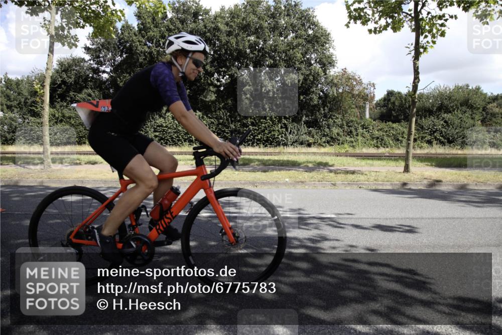 11.08.2024 - GEWOBA Citytriathlon Bremen H.Heesch http://msf.ph/oto/6775783 11.08.2024 11:52:17 Radfahren 745, 762, 794, 818, 889, 932, 945, 1017 meine-sportfotos.de