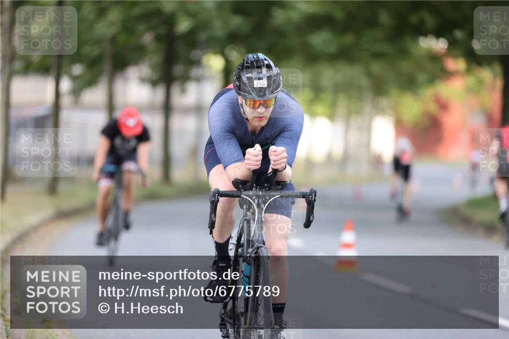 11.08.2024 - GEWOBA Citytriathlon Bremen H.Heesch http://msf.ph/oto/6775789 11.08.2024 11:43:38 Radfahren 770, 846, 868, 925 meine-sportfotos.de