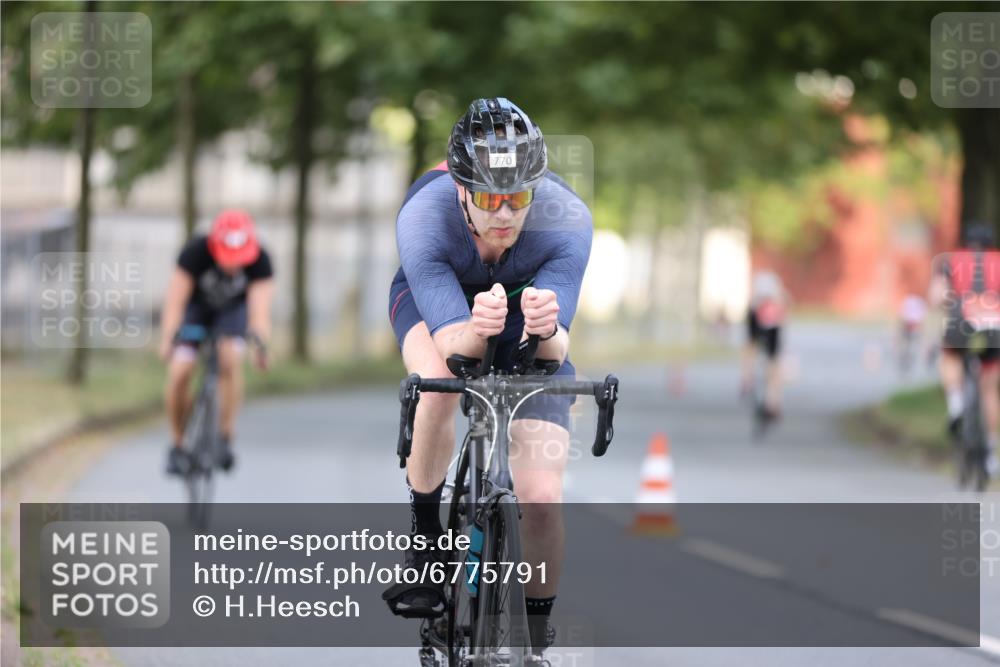 11.08.2024 - GEWOBA Citytriathlon Bremen H.Heesch http://msf.ph/oto/6775791 11.08.2024 11:43:38 Radfahren 770, 846, 868, 925 meine-sportfotos.de