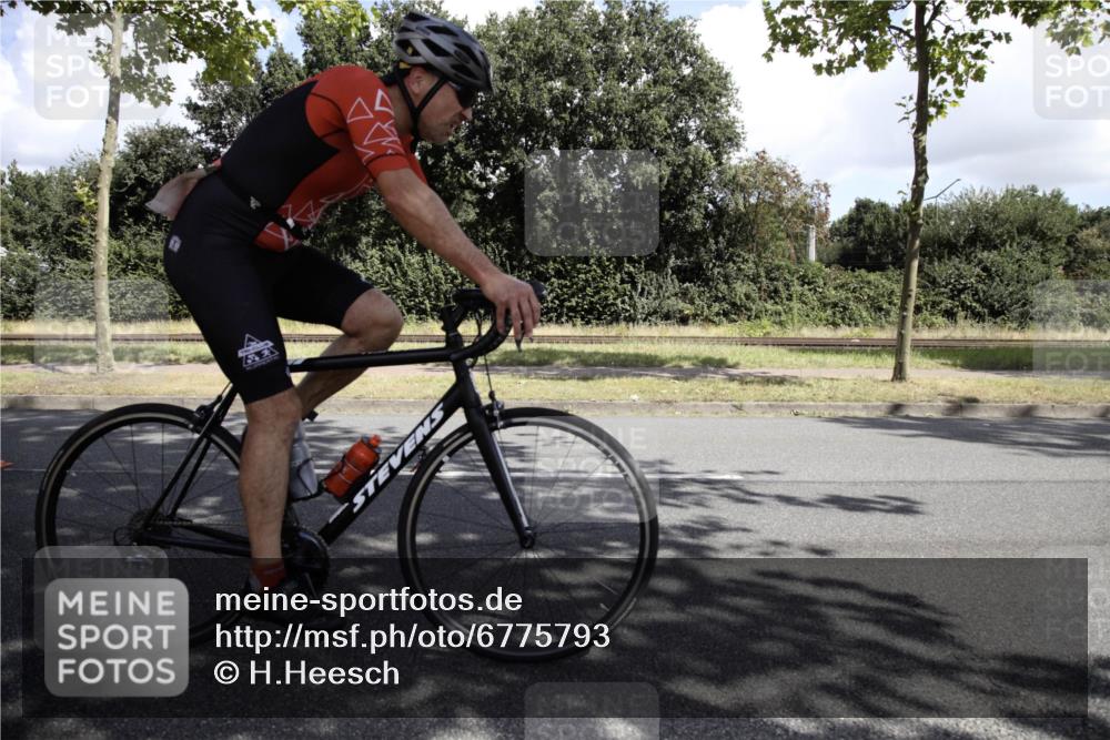 11.08.2024 - GEWOBA Citytriathlon Bremen H.Heesch http://msf.ph/oto/6775793 11.08.2024 11:52:20 Radfahren 745, 762, 794, 818, 889, 932, 945, 953, 1017 meine-sportfotos.de