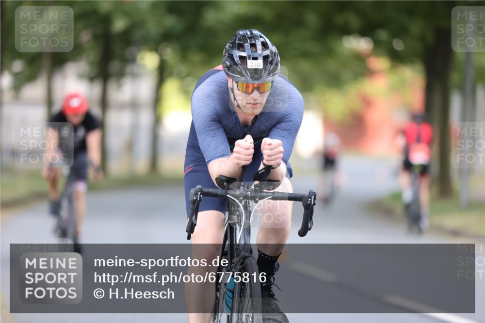 11.08.2024 - GEWOBA Citytriathlon Bremen H.Heesch http://msf.ph/oto/6775816 11.08.2024 11:43:38 Radfahren 770, 846, 868, 925 meine-sportfotos.de