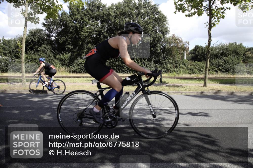 11.08.2024 - GEWOBA Citytriathlon Bremen H.Heesch http://msf.ph/oto/6775818 11.08.2024 11:52:48 Radfahren 917, 987, 1005 meine-sportfotos.de
