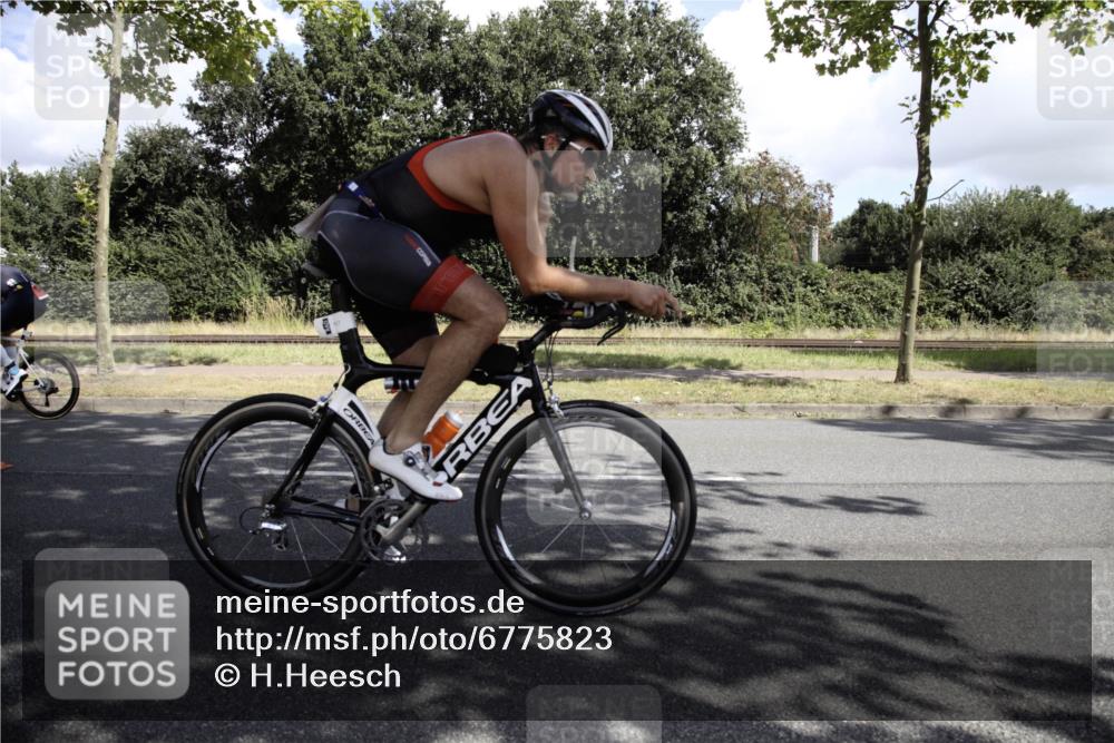 11.08.2024 - GEWOBA Citytriathlon Bremen H.Heesch http://msf.ph/oto/6775823 11.08.2024 11:52:53 Radfahren 917, 987, 1005 meine-sportfotos.de
