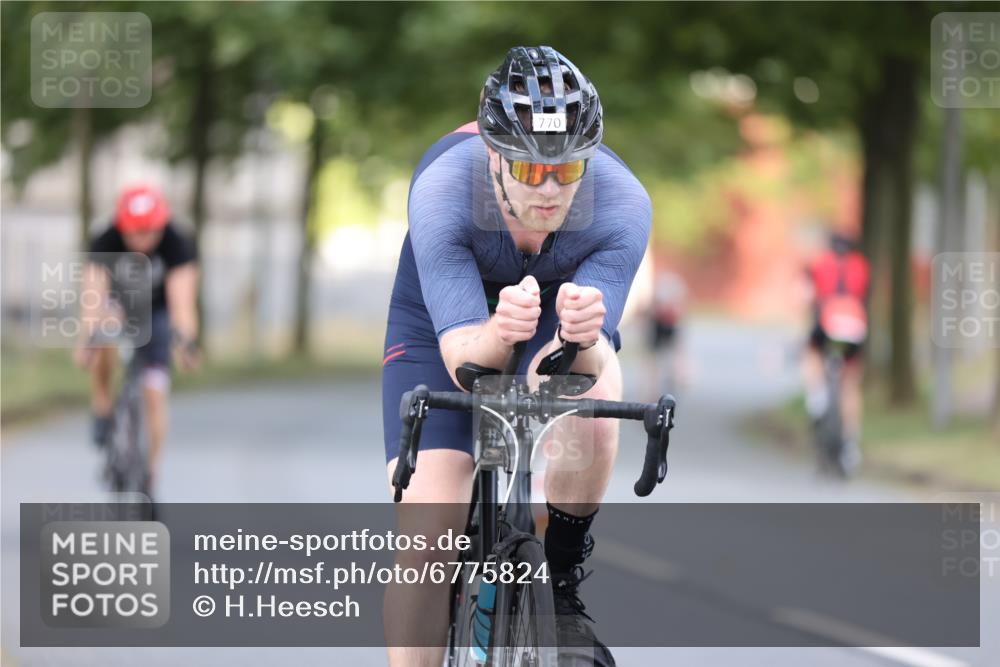 11.08.2024 - GEWOBA Citytriathlon Bremen H.Heesch http://msf.ph/oto/6775824 11.08.2024 11:43:38 Radfahren 770, 846, 868, 925 meine-sportfotos.de