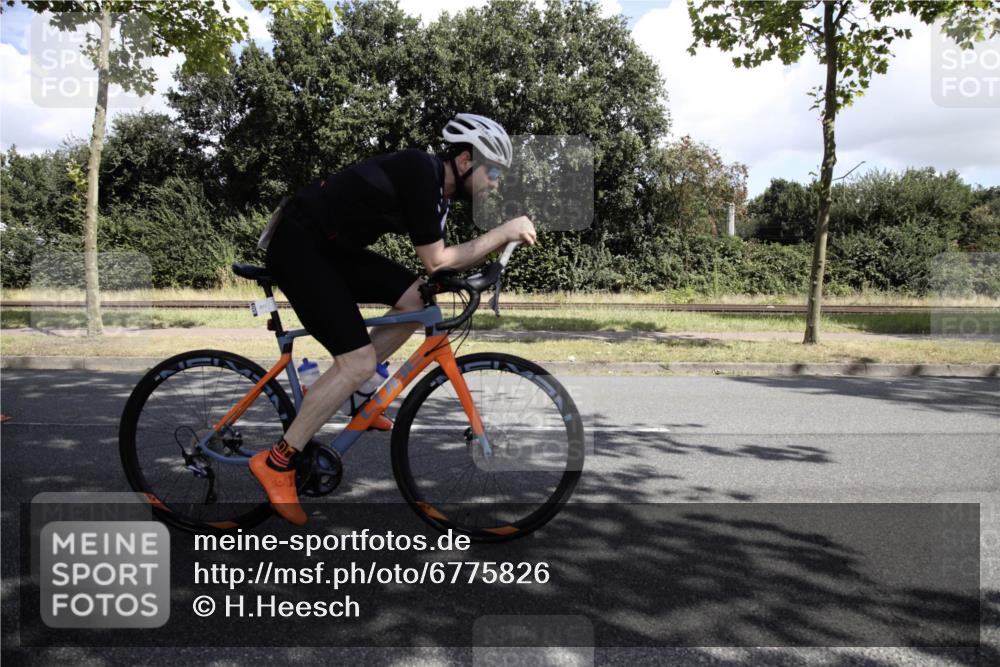 11.08.2024 - GEWOBA Citytriathlon Bremen H.Heesch http://msf.ph/oto/6775826 11.08.2024 11:52:57 Radfahren 917, 987, 1005 meine-sportfotos.de