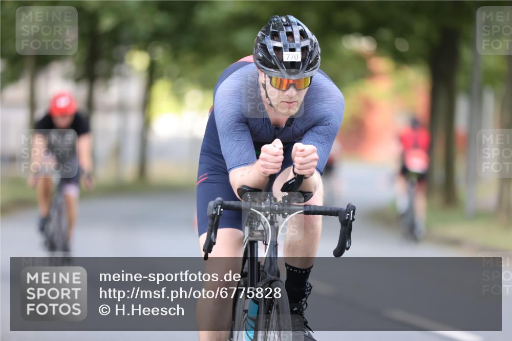 11.08.2024 - GEWOBA Citytriathlon Bremen H.Heesch http://msf.ph/oto/6775828 11.08.2024 11:43:38 Radfahren 770, 846, 868, 925 meine-sportfotos.de