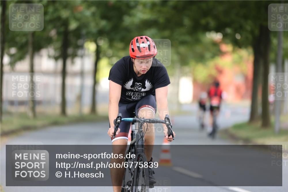 11.08.2024 - GEWOBA Citytriathlon Bremen H.Heesch http://msf.ph/oto/6775839 11.08.2024 11:43:40 Radfahren 770, 846, 868, 925, 1039 meine-sportfotos.de