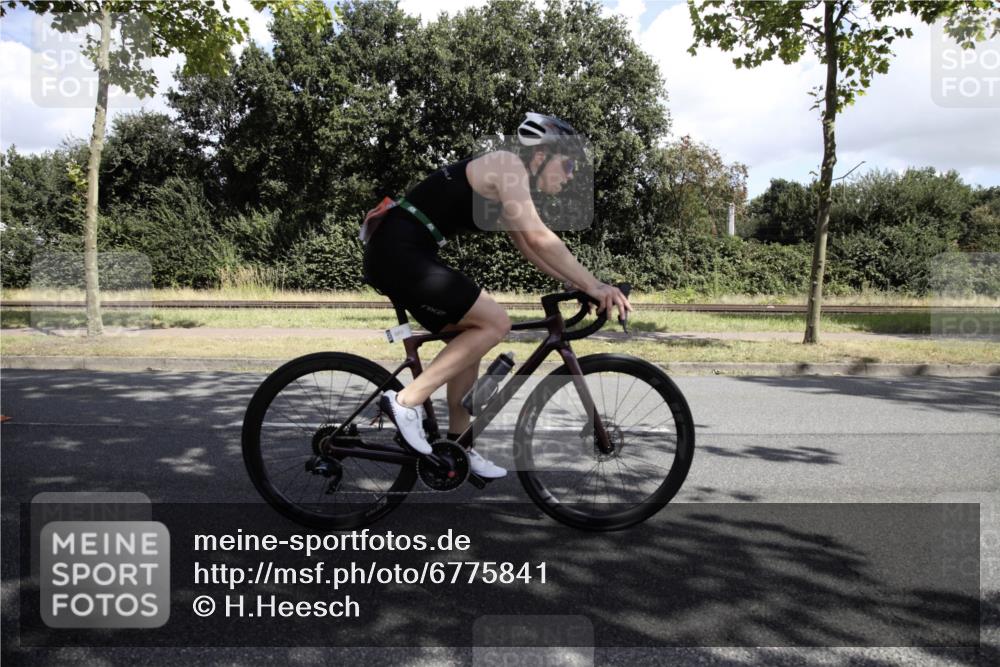 11.08.2024 - GEWOBA Citytriathlon Bremen H.Heesch http://msf.ph/oto/6775841 11.08.2024 11:53:17 Radfahren 788, 844, 999 meine-sportfotos.de