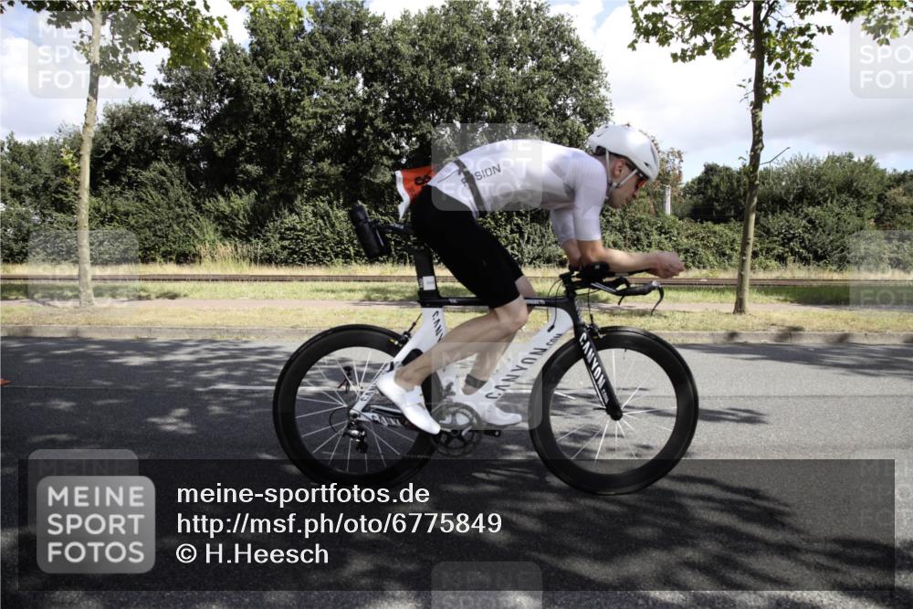 11.08.2024 - GEWOBA Citytriathlon Bremen H.Heesch http://msf.ph/oto/6775849 11.08.2024 11:53:30 Radfahren 788, 844, 940, 999, 1009 meine-sportfotos.de